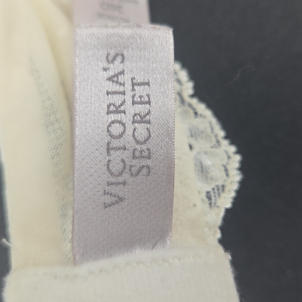Victoria's Secret Cream Lace Push-Up Bra - Picture 4 of 6